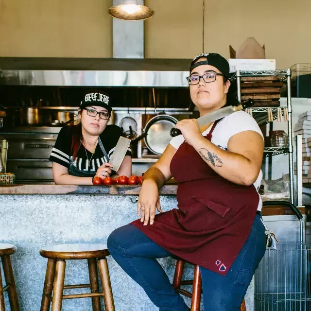 Joyce Conway e Mel Lopez na cozinha